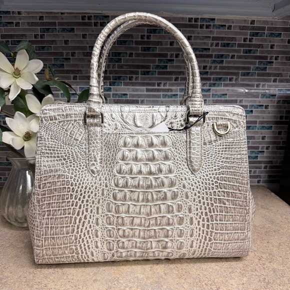 NWT Brahmin Small Finley Pristine silver purse - Picture 3 of 7